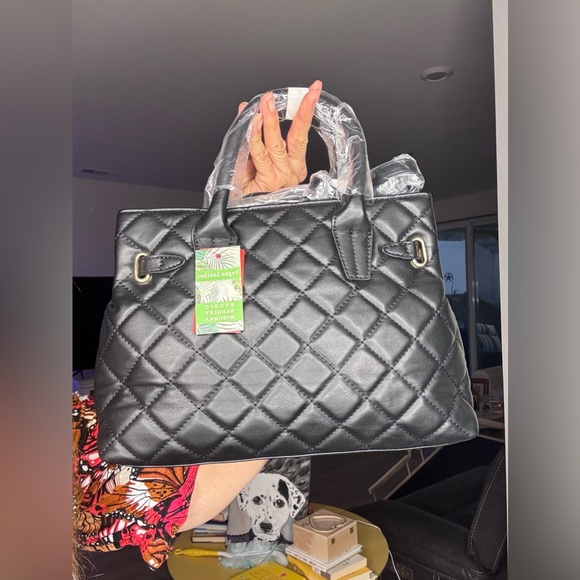 Badgley Mischka Diamond Quilt Faux Leather Bag with lock - Picture 9 of 12